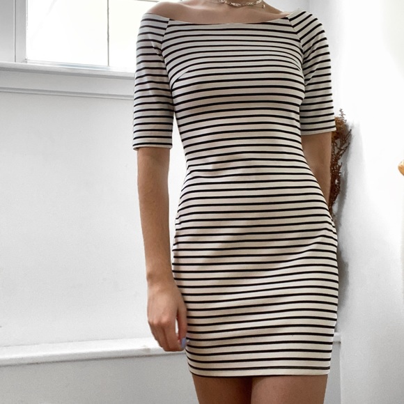 Dresses & Skirts - 🤍 off the shoulder bodycon dress